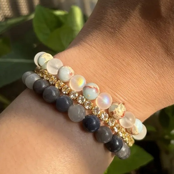 Halo Quartz and Ocean Jasper Stretch Bracelet - Picture 5 of 5